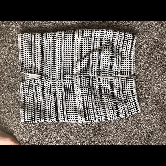 Loft pencil skirt size 2 - Picture 3 of 5
